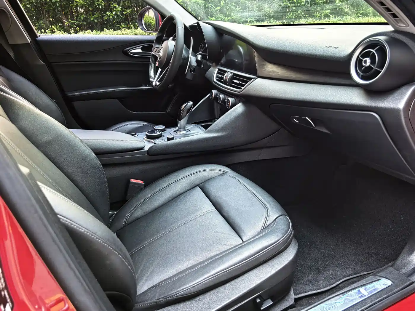 Alfa Romeo Giulia 2018 2017 2.0T 280HP Luxury Edition