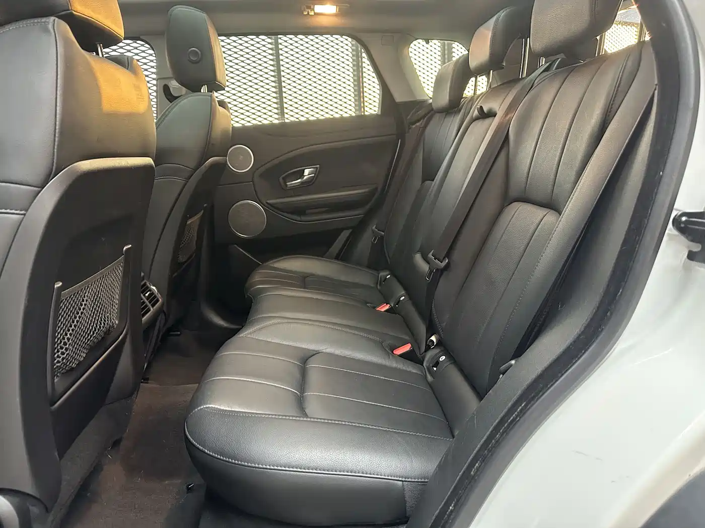 Land Rover Range Rover Evoque 2017 2.0T SE Smart Shine Edition фото 8