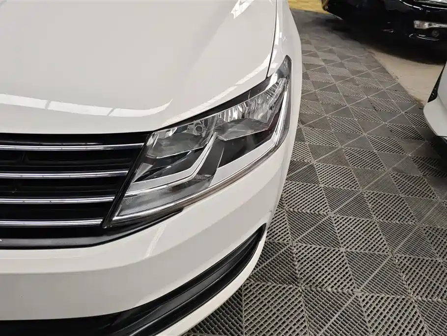 Volkswagen Lavida 2017 1.6L Automatic Trend Edition фото 5