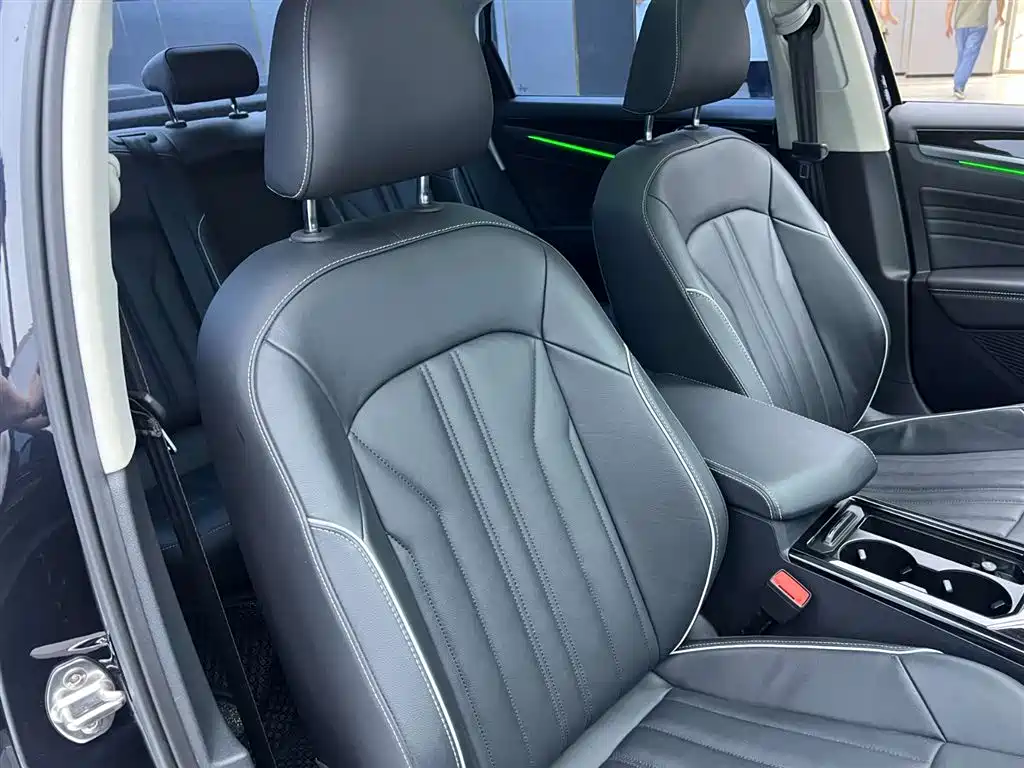 Volkswagen Passat 2023 330TSI Starlight Elite Edition фото 24