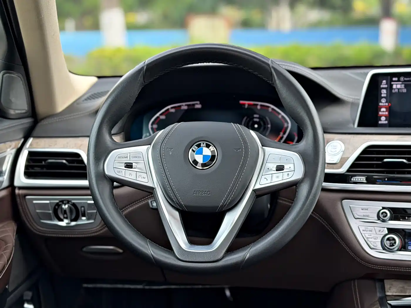 Photo 9 - BMW 7 Series