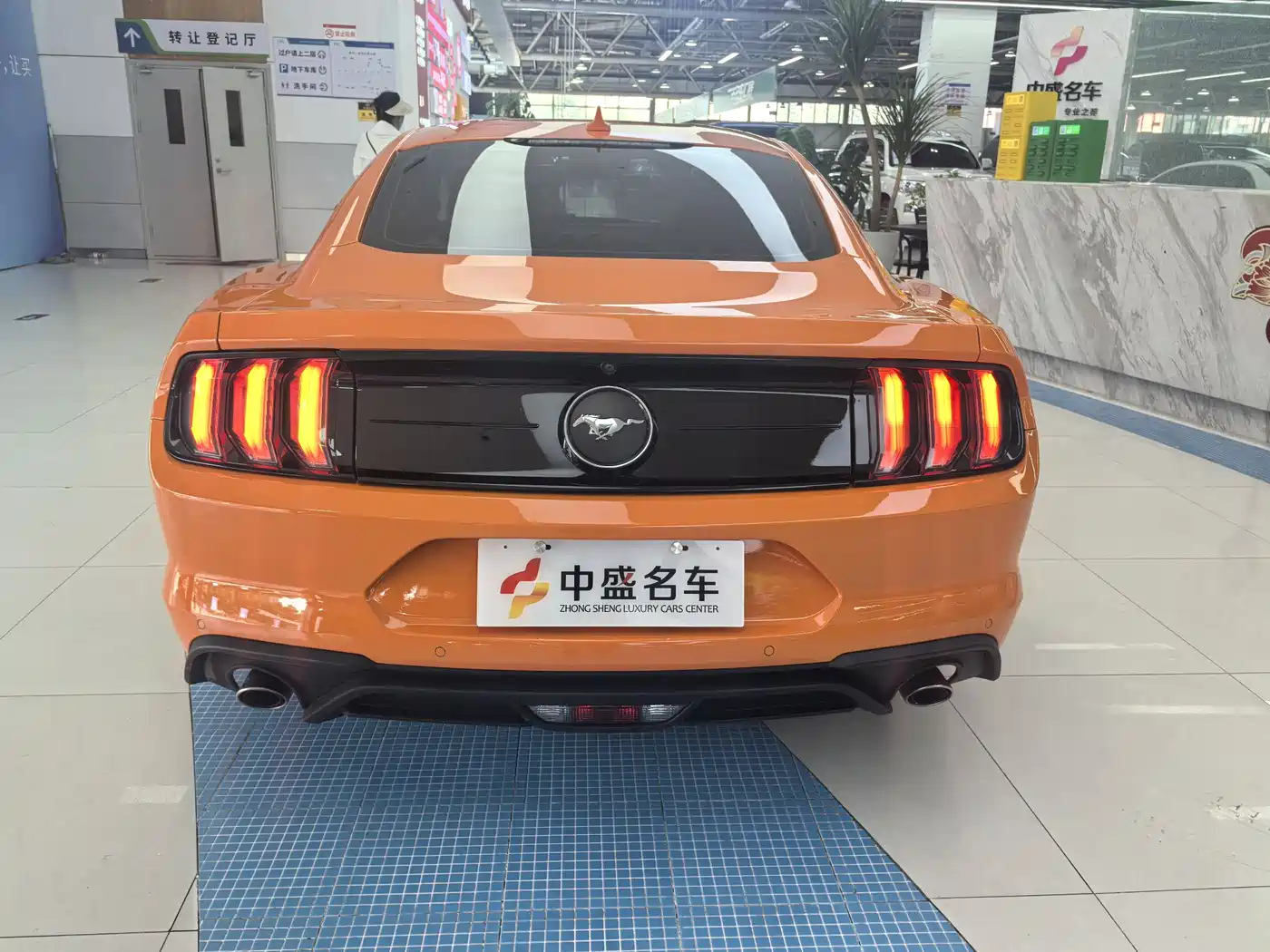 FORD MUSTANG