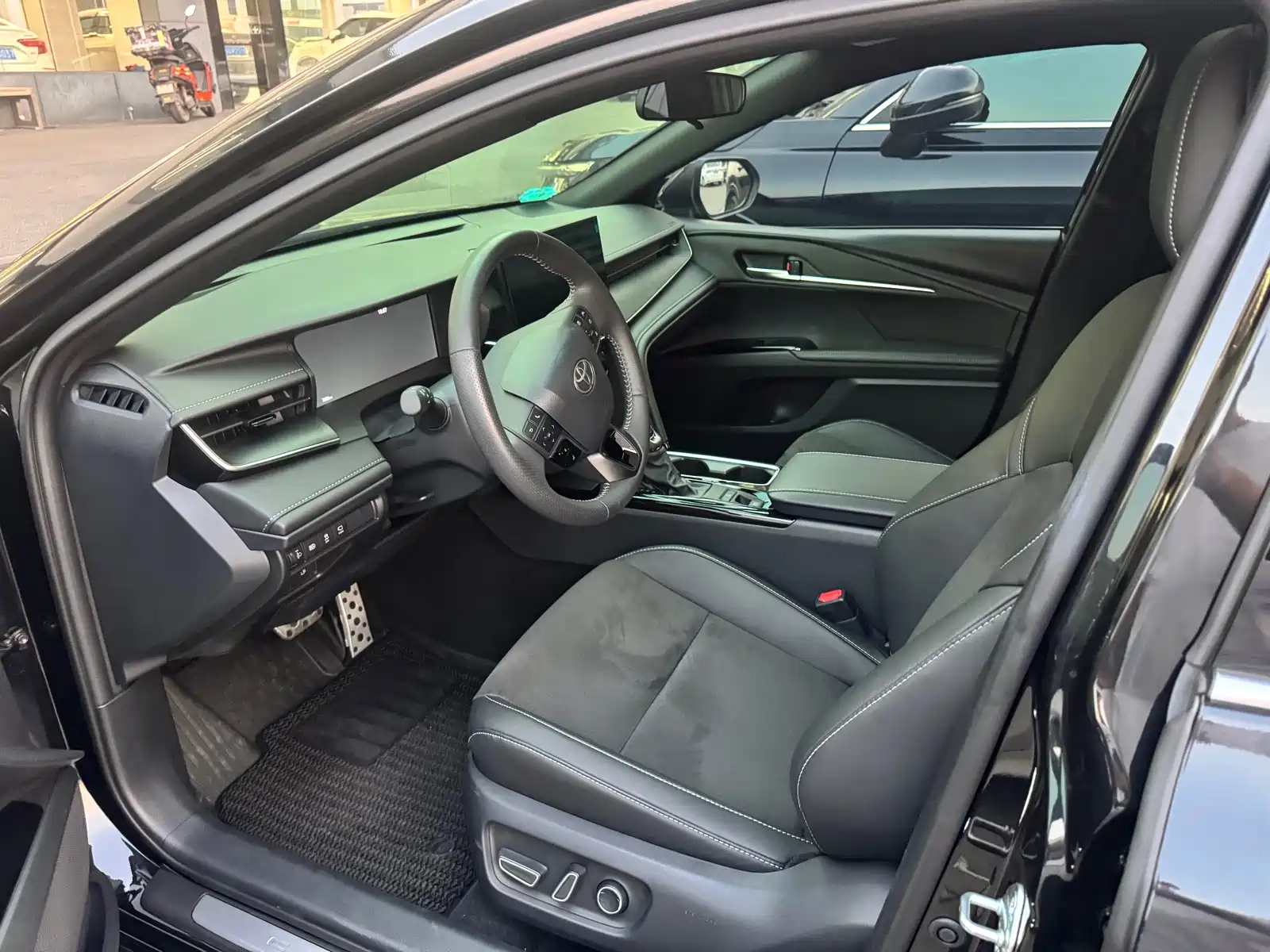 Фото 4 - Toyota Camry