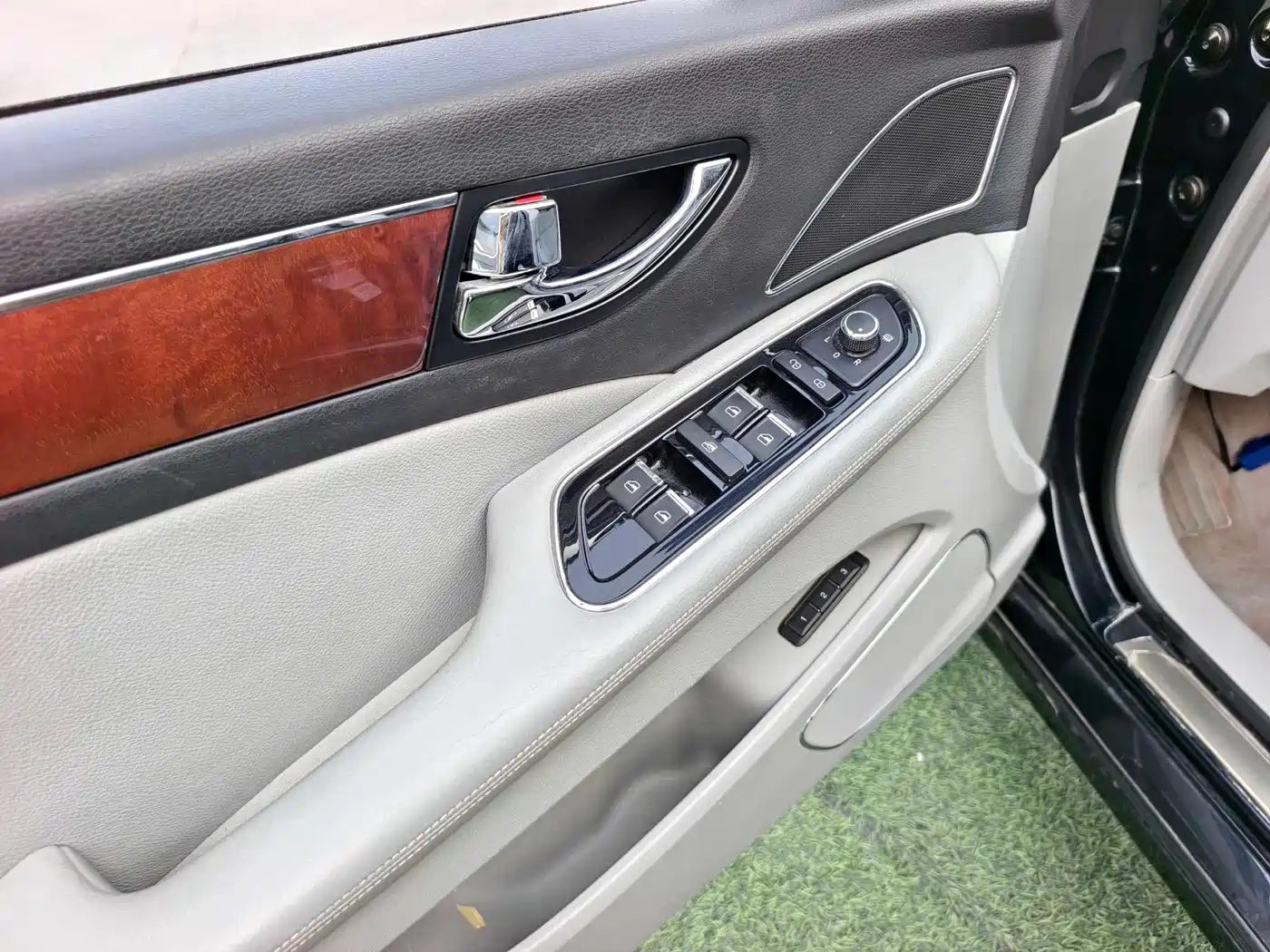 Hongqi H7 фото 9
