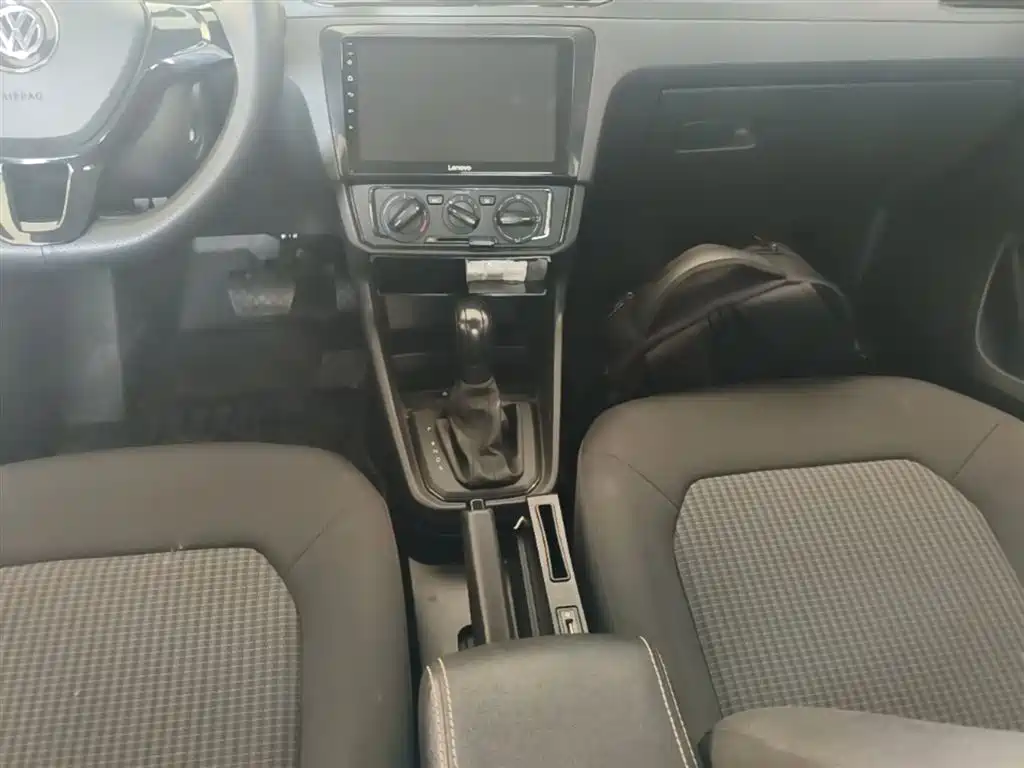 VOLKSWAGEN SANTANA