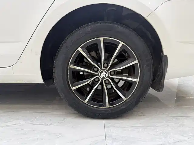 Škoda Octavia 2017 1.6L Automatic Smart Edition фото 17