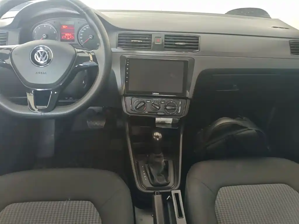 VOLKSWAGEN SANTANA