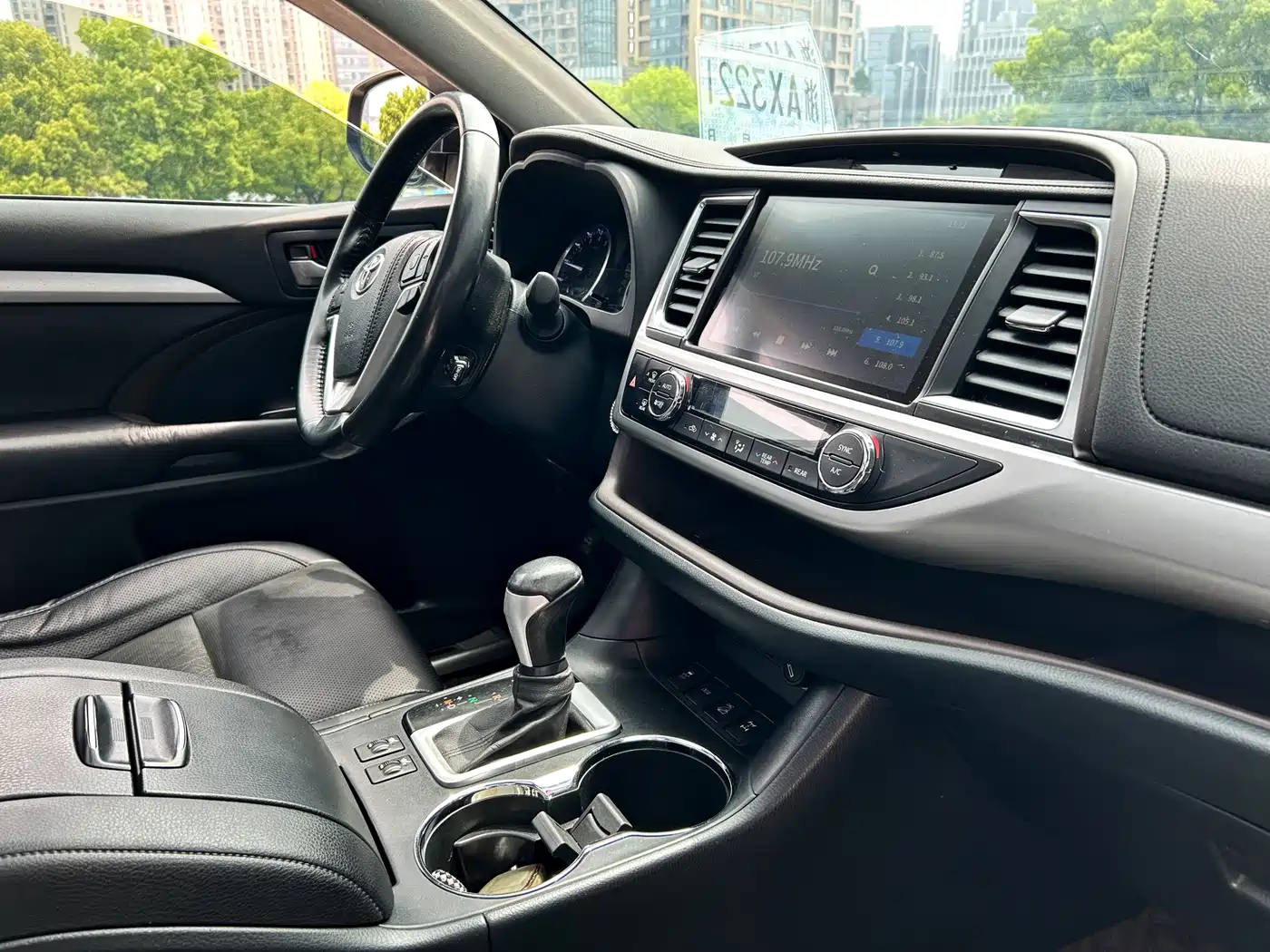 TOYOTA HIGHLANDER