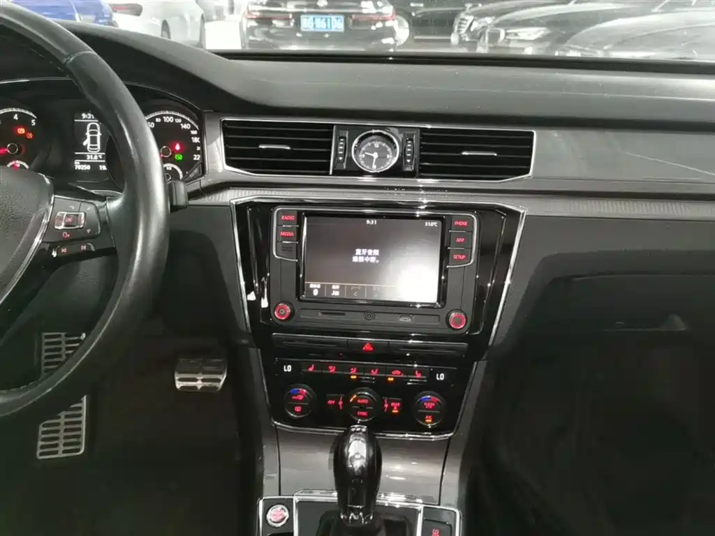 Volkswagen Passat 2017 330TSI DSG Prestige фото 13
