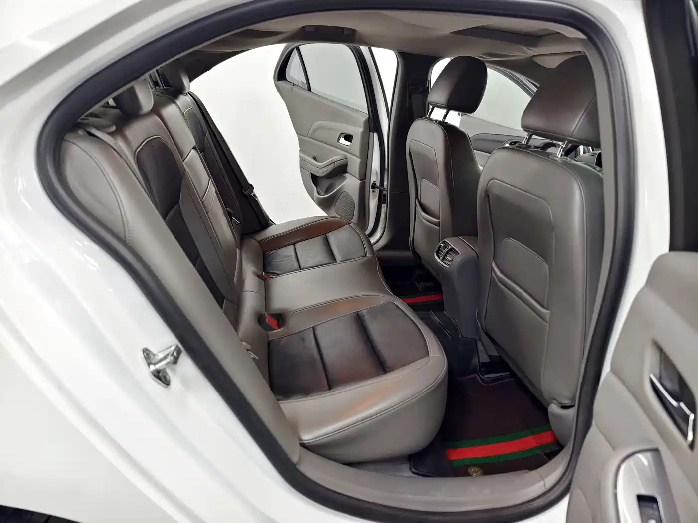 Chevrolet Malibu 2014 2.0L Automatic Luxury фото 16