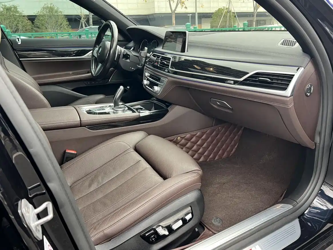 BMW 7 Series 2018 730Li Leading Type M Sport Package фото 9