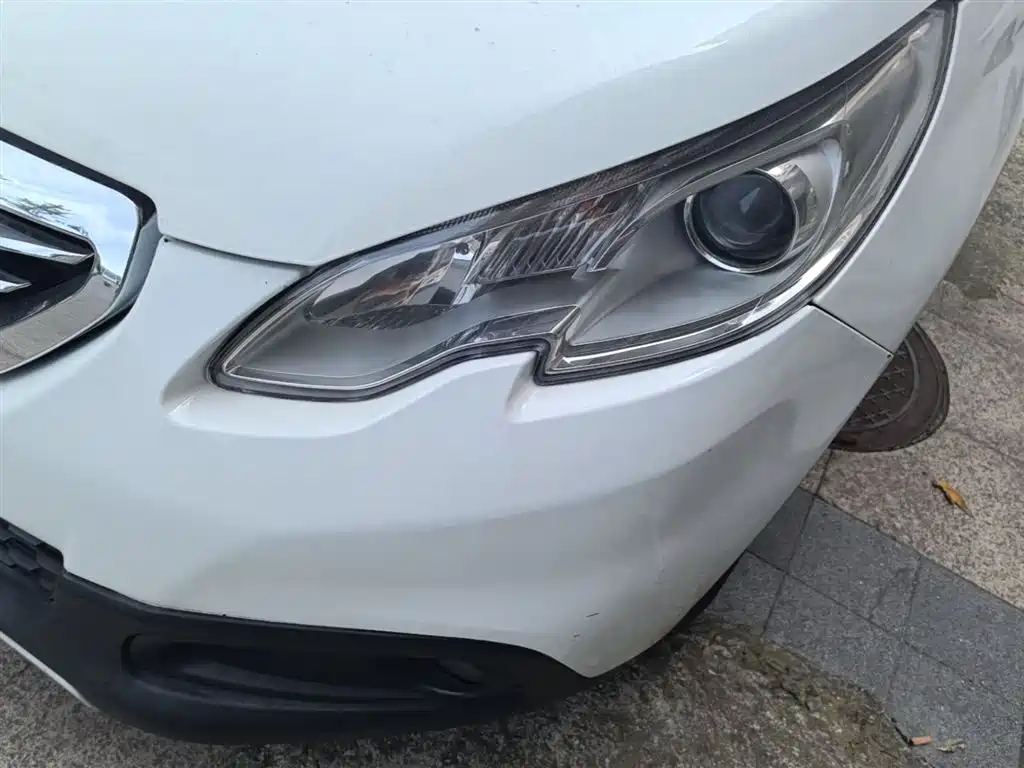 Peugeot 2008 2015 1.6L Automatic Cool Edition фото 24