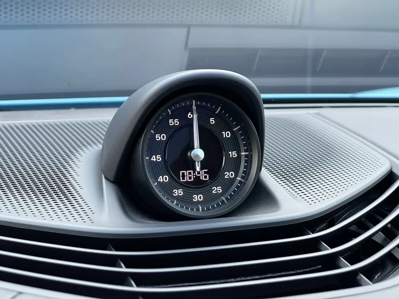 Porsche Taycan фото 18