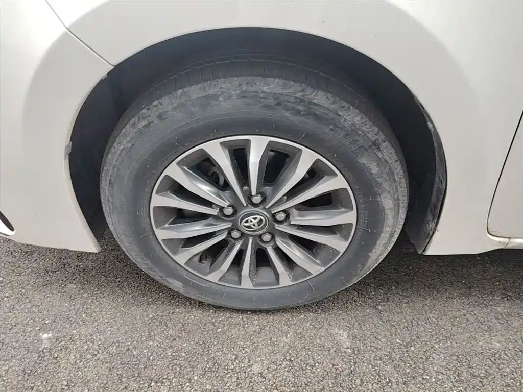 Toyota Corolla 2017 Facelift 1.2T S-CVT GL фото 23
