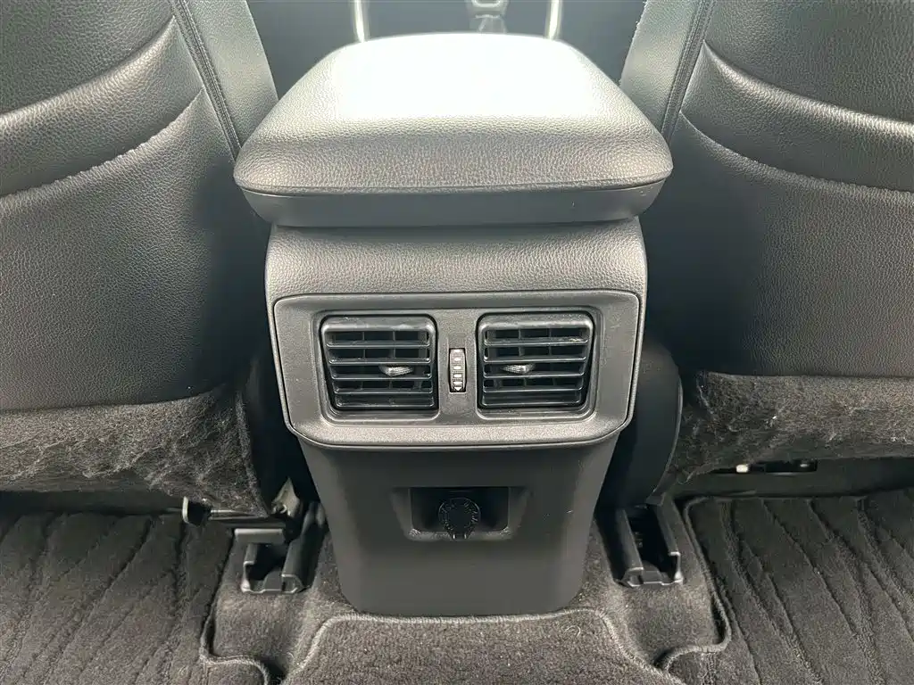 Toyota Wildlander 2023 2.0L CVT FWD LE фото 29