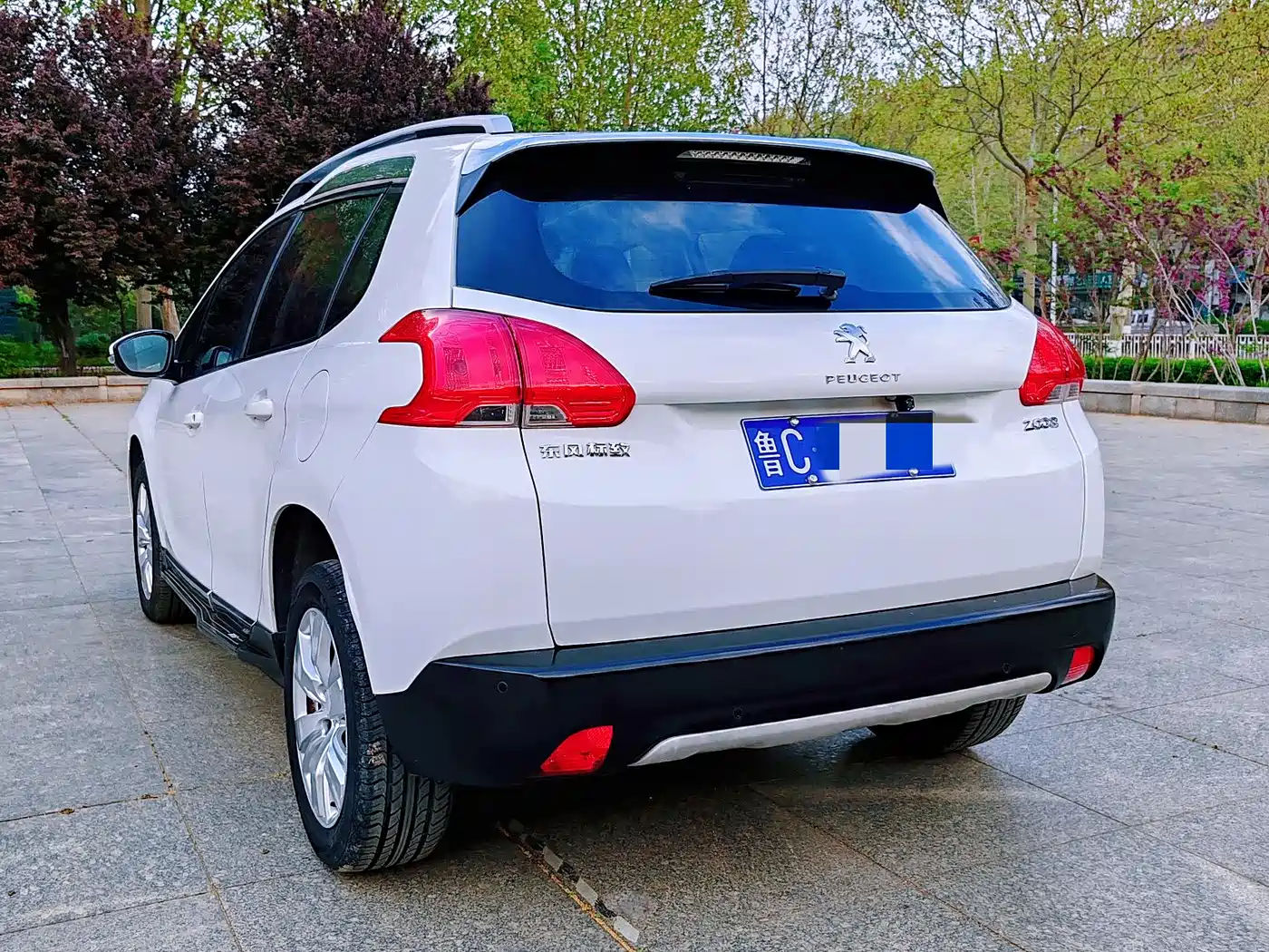 Peugeot 2008 2014 1.6L Automatic Fashion Edition фото 12