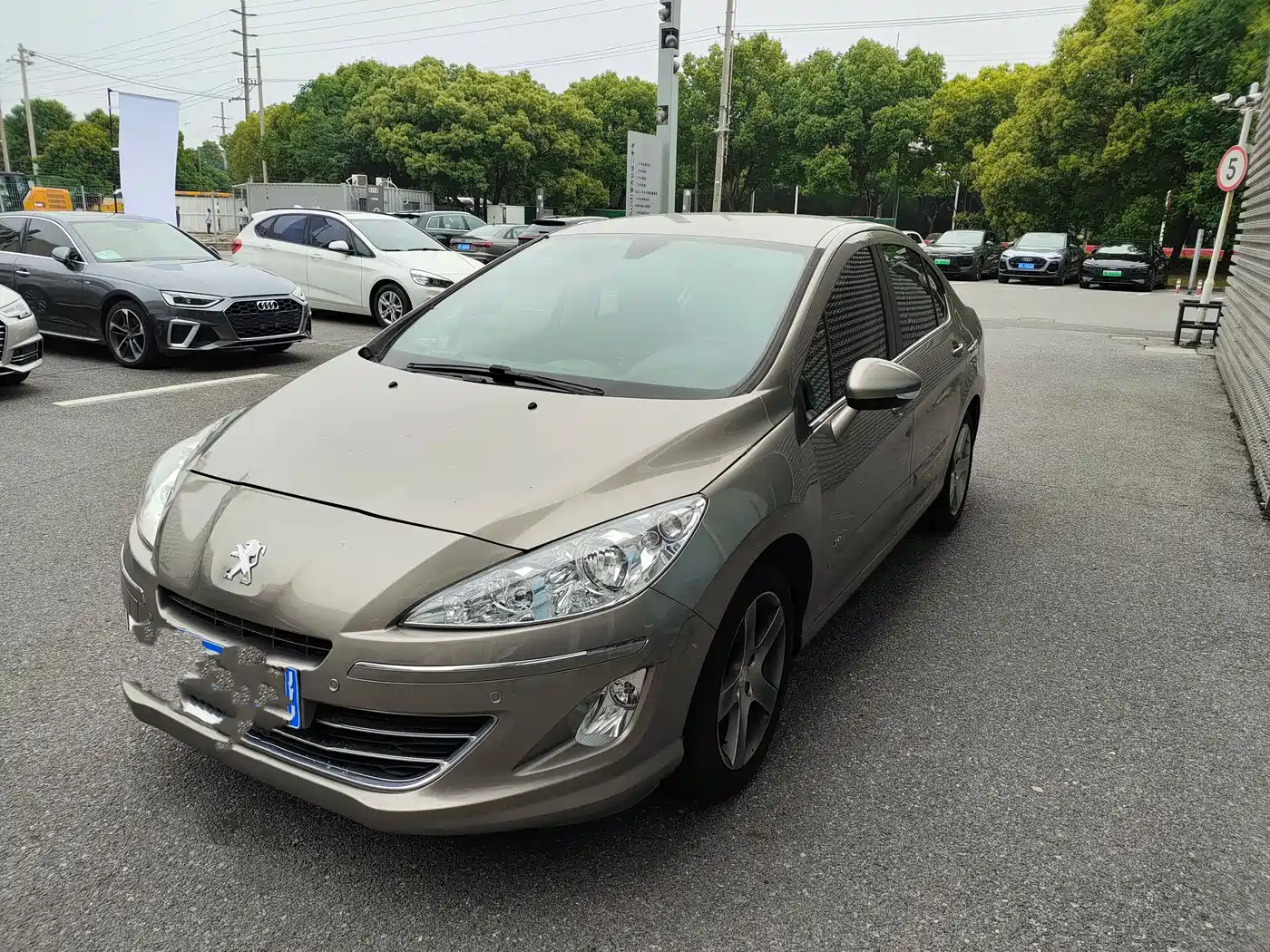 Peugeot 408 2013 2.0L Automatic Comfort Edition фото 2