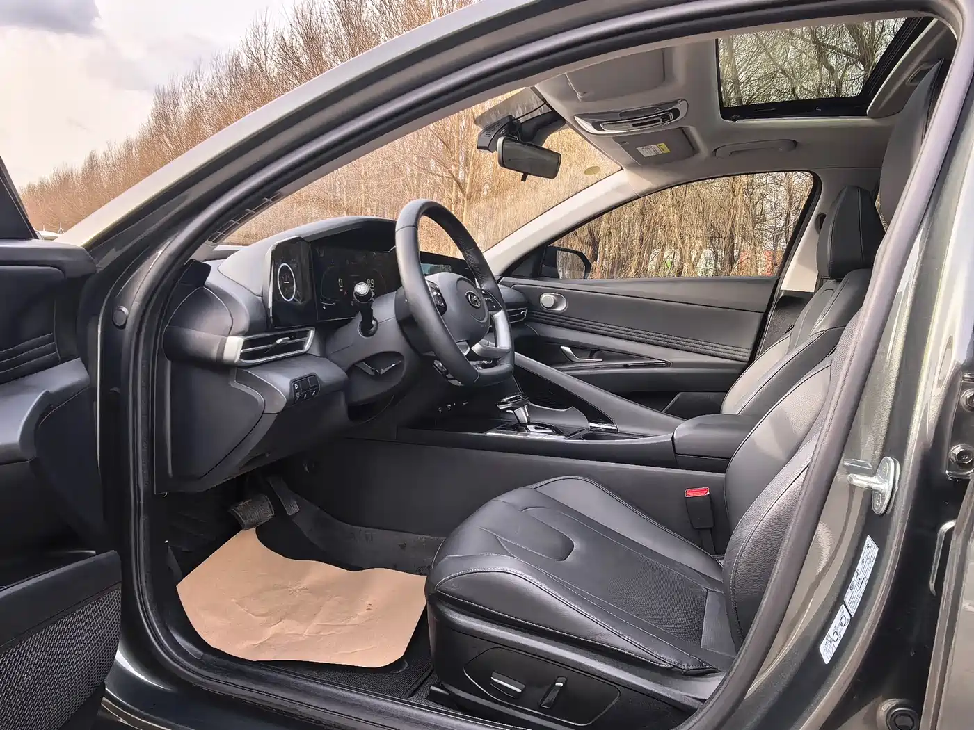Hyundai Elantra 2023 Model 1.5L CVT LUX Premium Edition фото 8