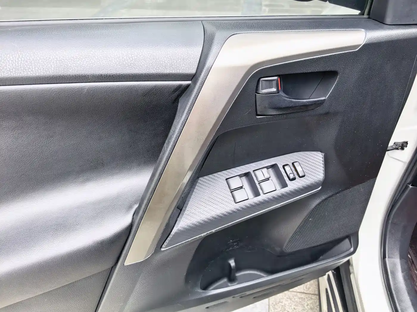 Toyota RAV4 Rongfang 2015 2.0L CVT 2WD Trend Edition фото 8