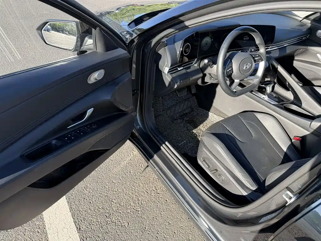 Hyundai Elantra 2023 1.5L CVT TOP Flagship Edition фото 7