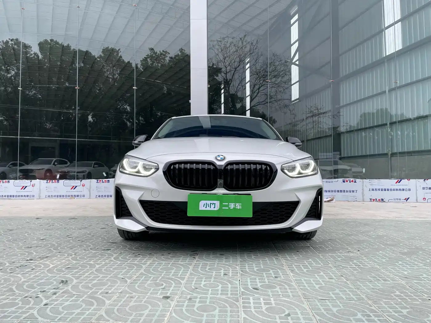 BMW 1 Series 2023 120i M Sport Shadow Edition фото 2