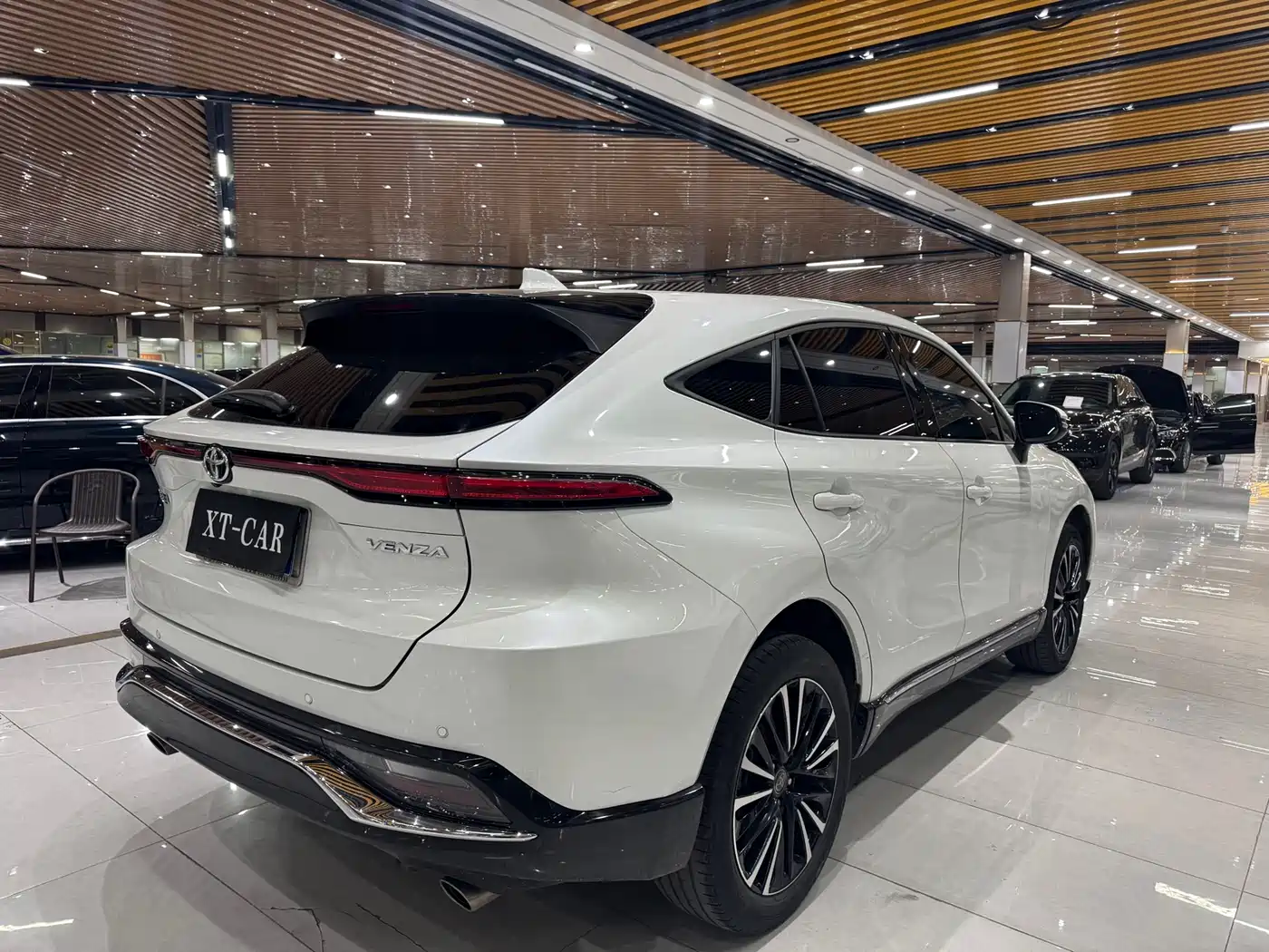 Toyota Venza 2022 2.0L CVT 2WD Premium фото 18