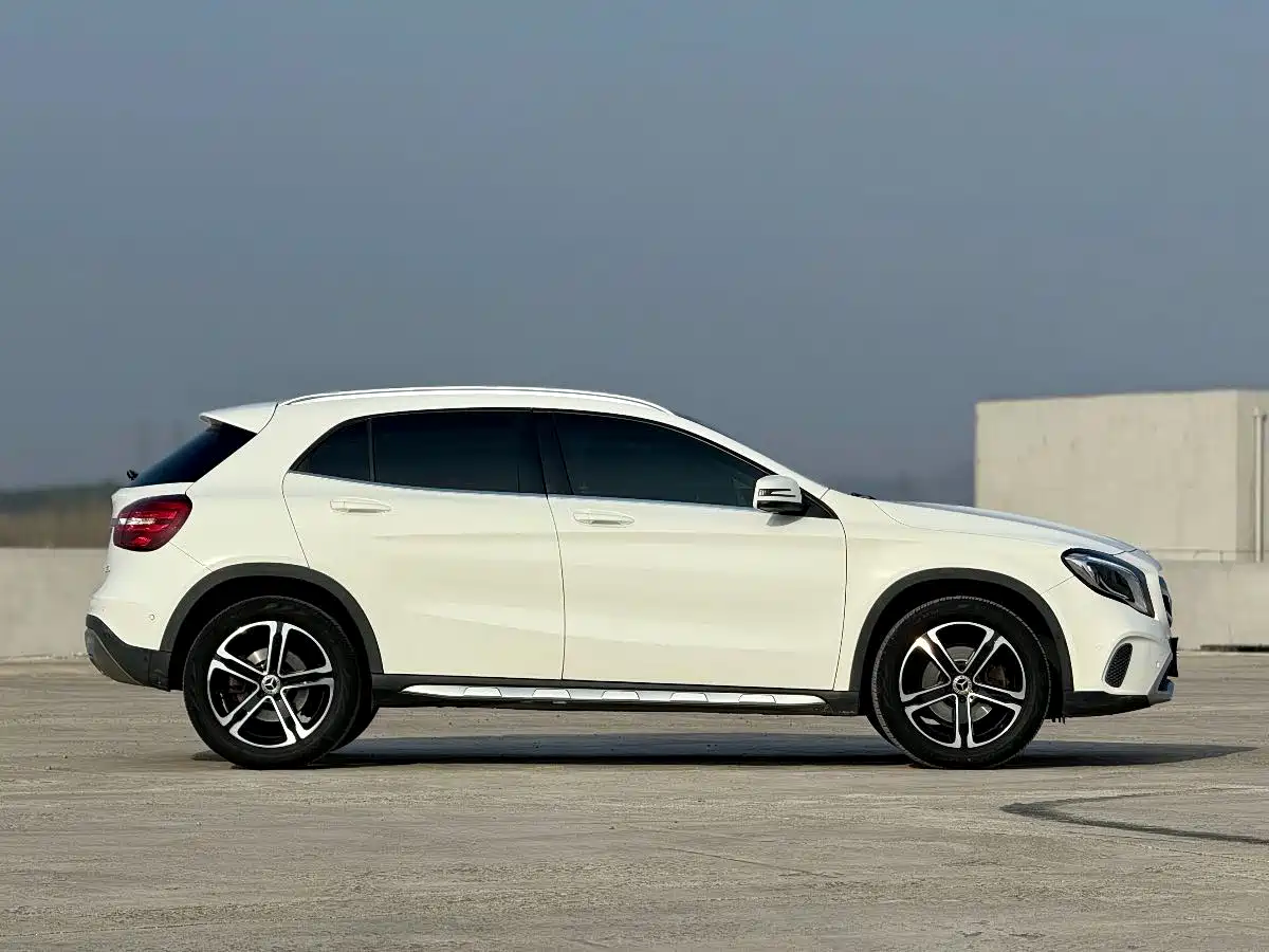 Mercedes-Benz GLA 2018 GLA 200 Fashion фото 4