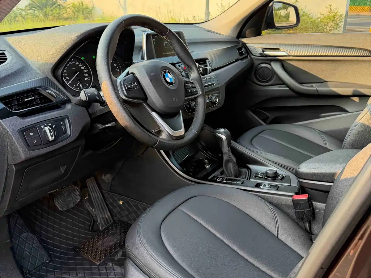 BMW X1 2018 sDrive20Li Leading Model фото 4