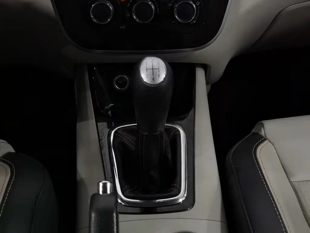 Dongfeng Fengxing Joyear X3 2016 2016 1.5L Comfort