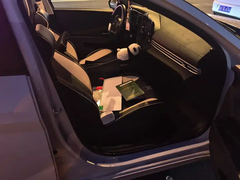Фото 7 - Hyundai Elantra