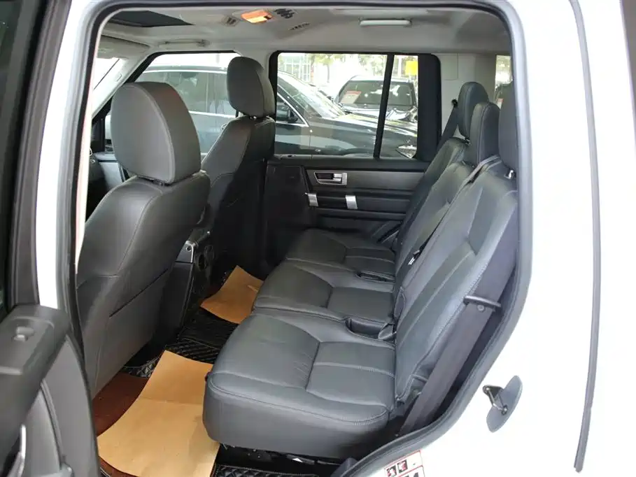 Land Rover Discovery 2016 3.0 SC Gloss Black Collector's Edition HSE фото 6