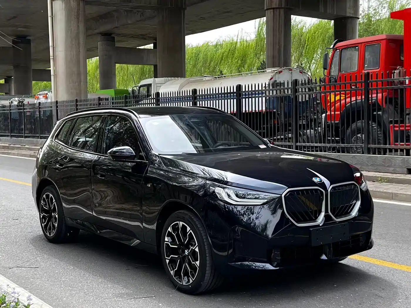 BMW X3 2026 xDrive30L Leading Trim M Sport Shadowline Package фото 3