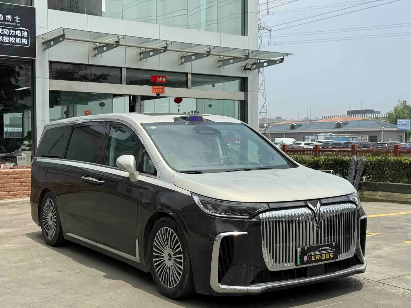 Voyah Auto Voyah Dreamer 2025 PHEV AWD Flagship Qian Kun Edition фото 3