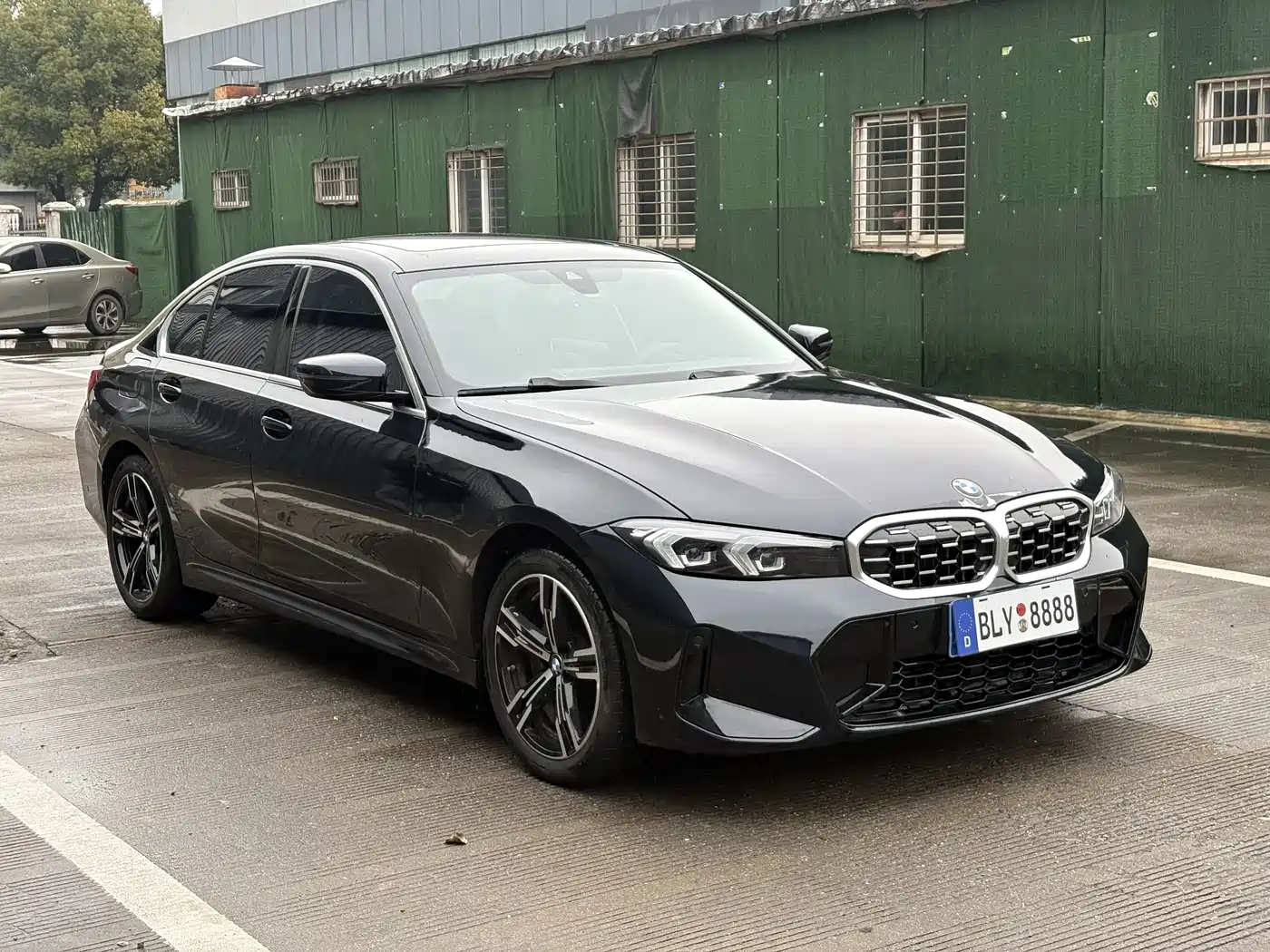 BMW 3 Series 2024 325i M Sport Shadowline Package фото 3