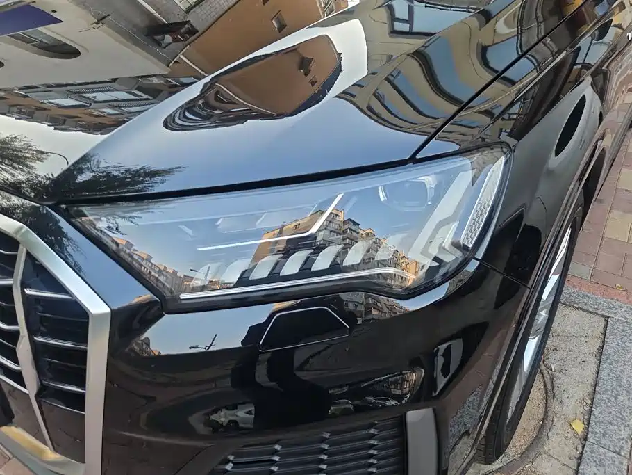 Photo 5 - Audi Q7