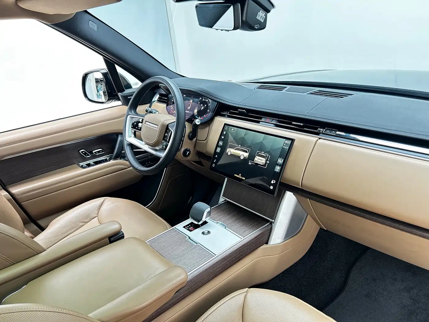 Land Rover Range Rover 2024 3.0 L6 360PS Golden Age Edition фото 19