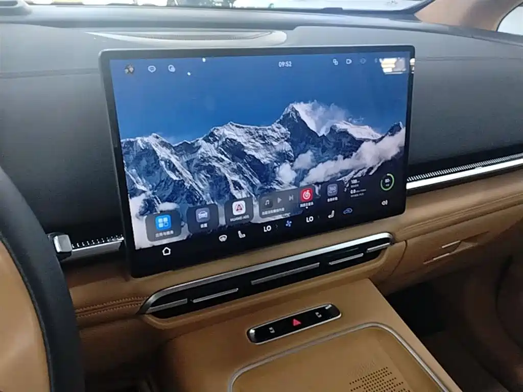 Voyah Auto Voyah Dreamer 2025 Model PHEV 4WD Premium QianKun Edition фото 13