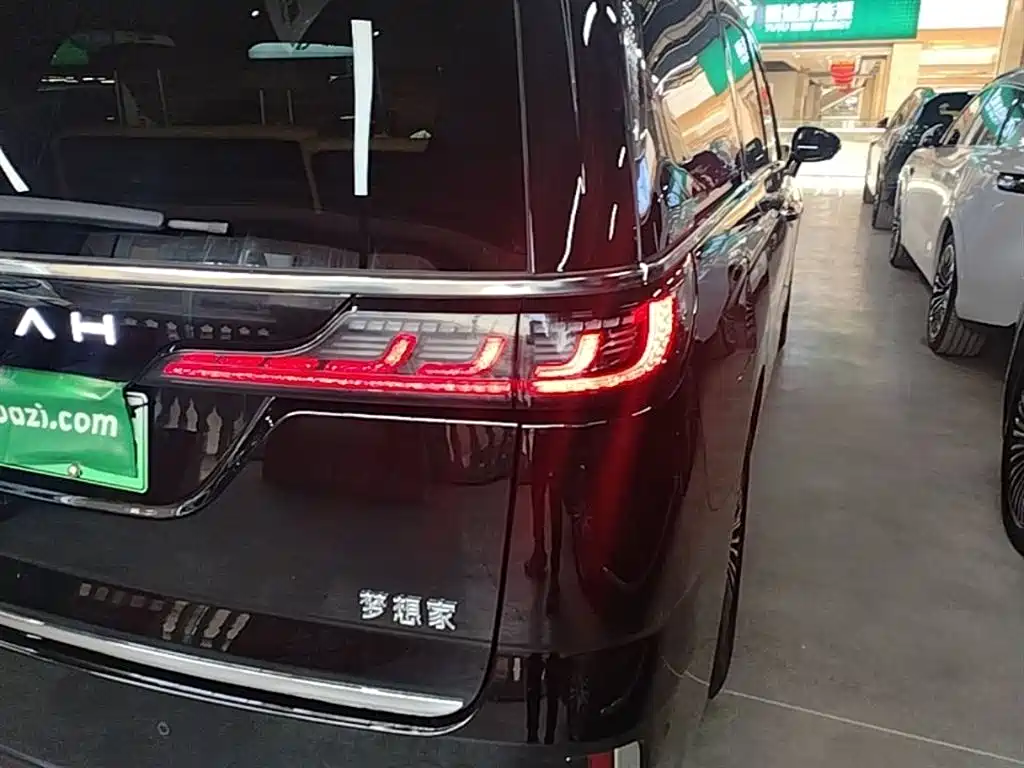 Voyah Auto Voyah Dreamer 2025 Model PHEV 4WD Premium QianKun Edition фото 8