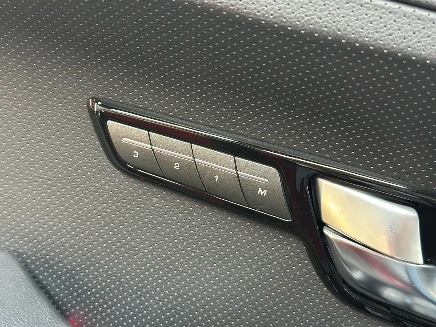 Land Rover Range Rover Evoque (Import) 2012 2.0T 5-door Premium Edition фото 16