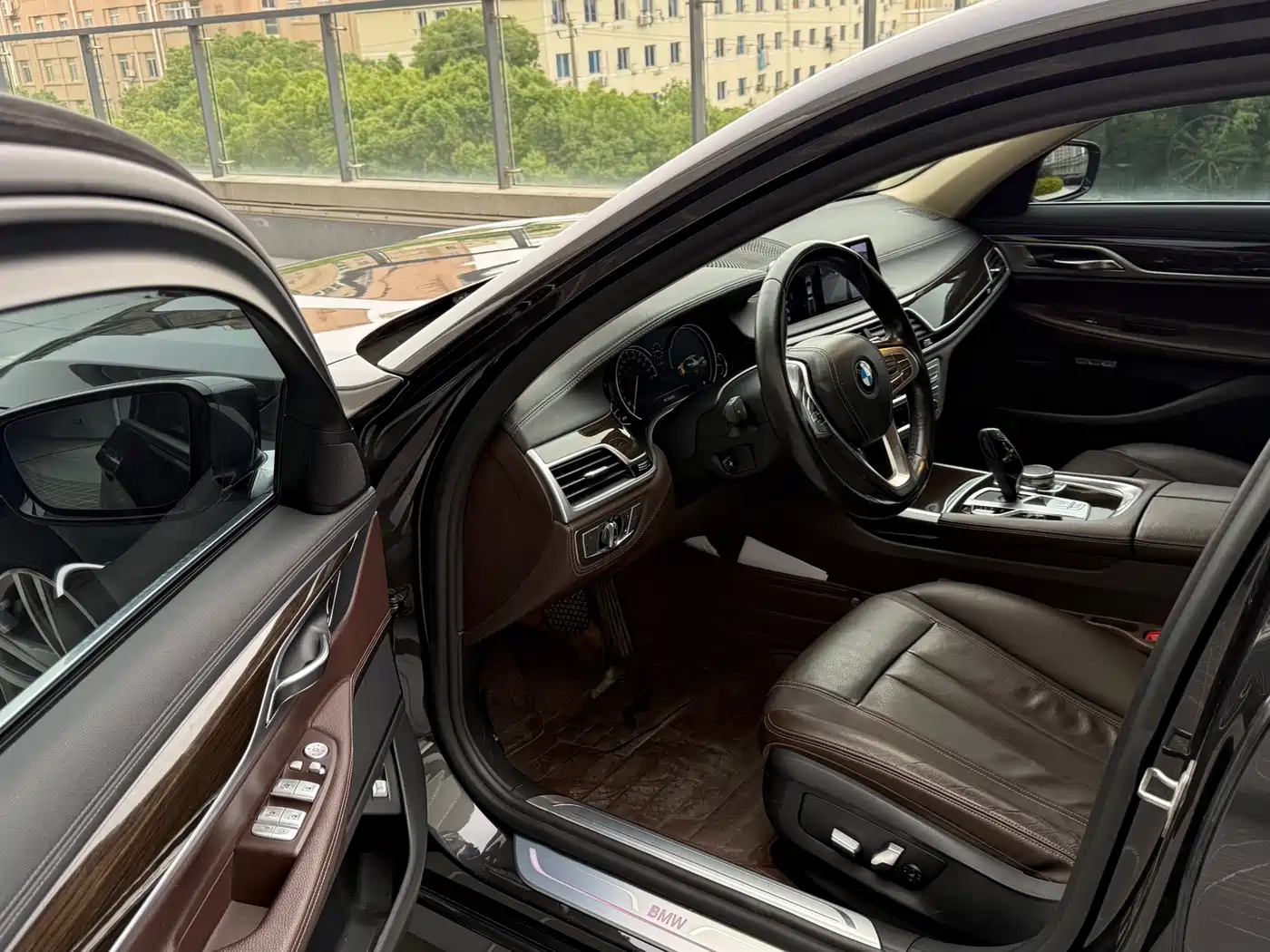 BMW 7 Series 2017 730Li Leading Edition фото 9