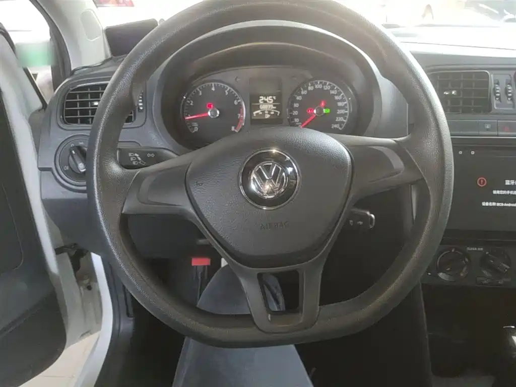 Volkswagen Polo 2016 1.4L Automatic Trend фото 11