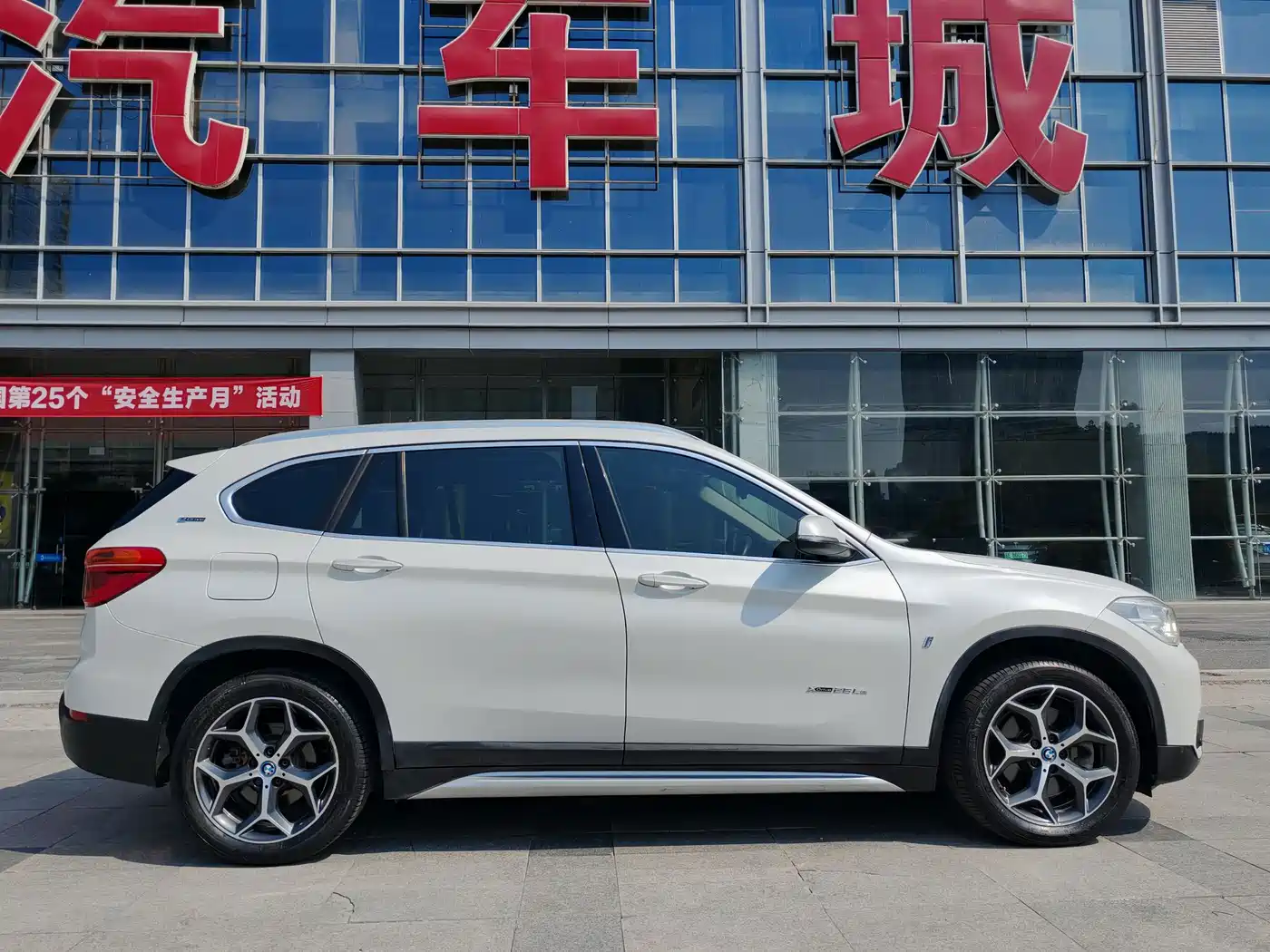 BMW X1 New Energy 2018 xDrive25Le Luxury Model фото 15