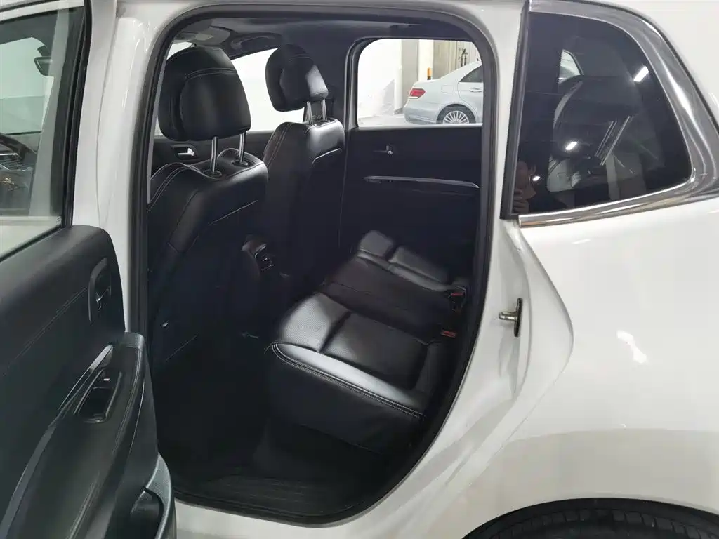 Peugeot 3008 2015 2.0L Automatic Classic Edition фото 15