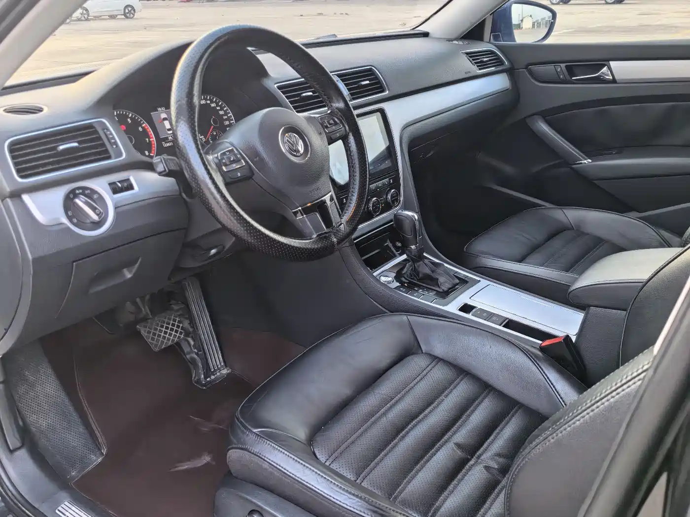 Volkswagen Passat 2014 1.8TSI DSG Executive Edition фото 5