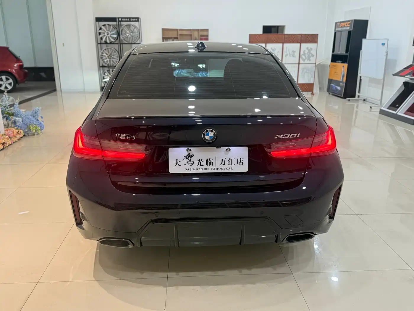 BMW 3 Series 2025 330i M Sport Night Edition фото 6
