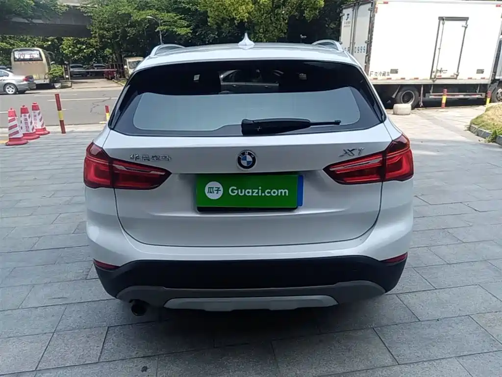 BMW X1 2018 sDrive18Li Premium Model фото 6