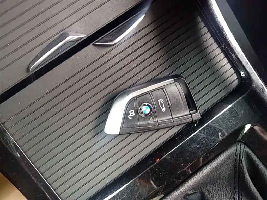 BMW X1 2018 sDrive18Li Premium Model фото 9