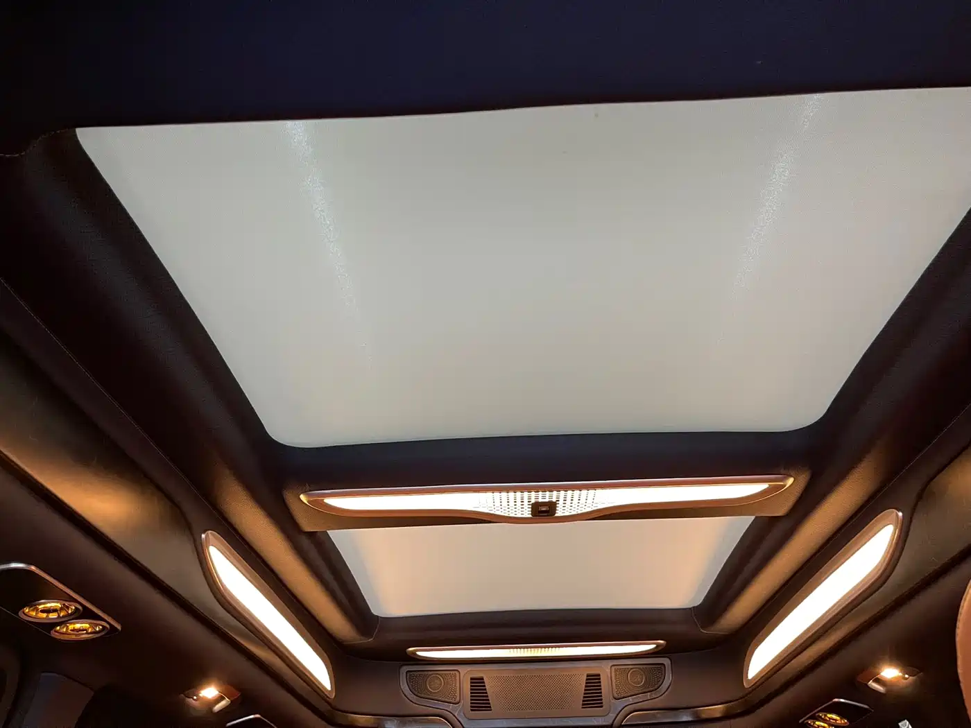 Mercedes-Benz V-Class 2024 V 300 L Long Wheelbase Luxury Edition фото 22