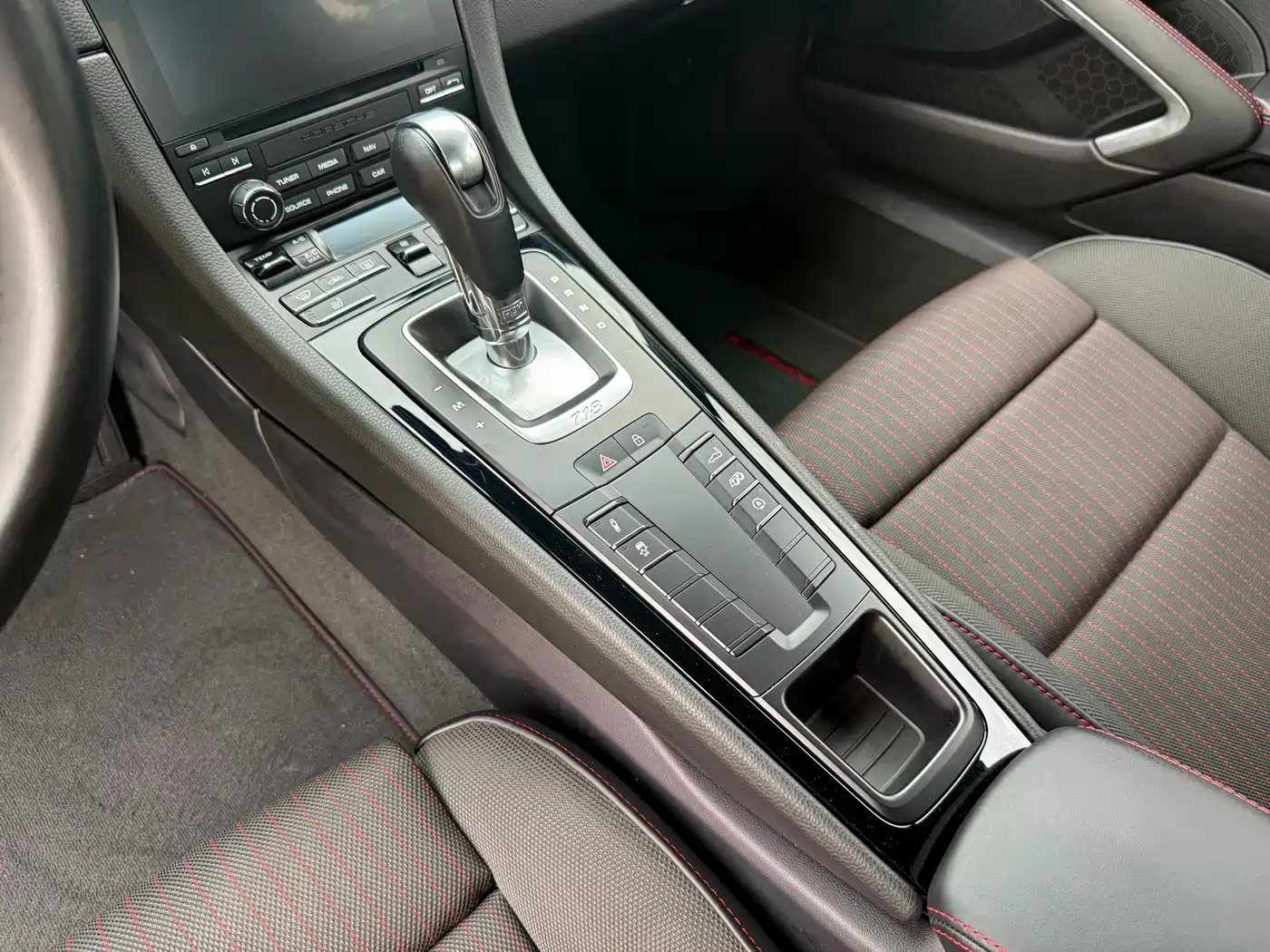 Porsche 718 2019 Cayman T 2.0T фото 6
