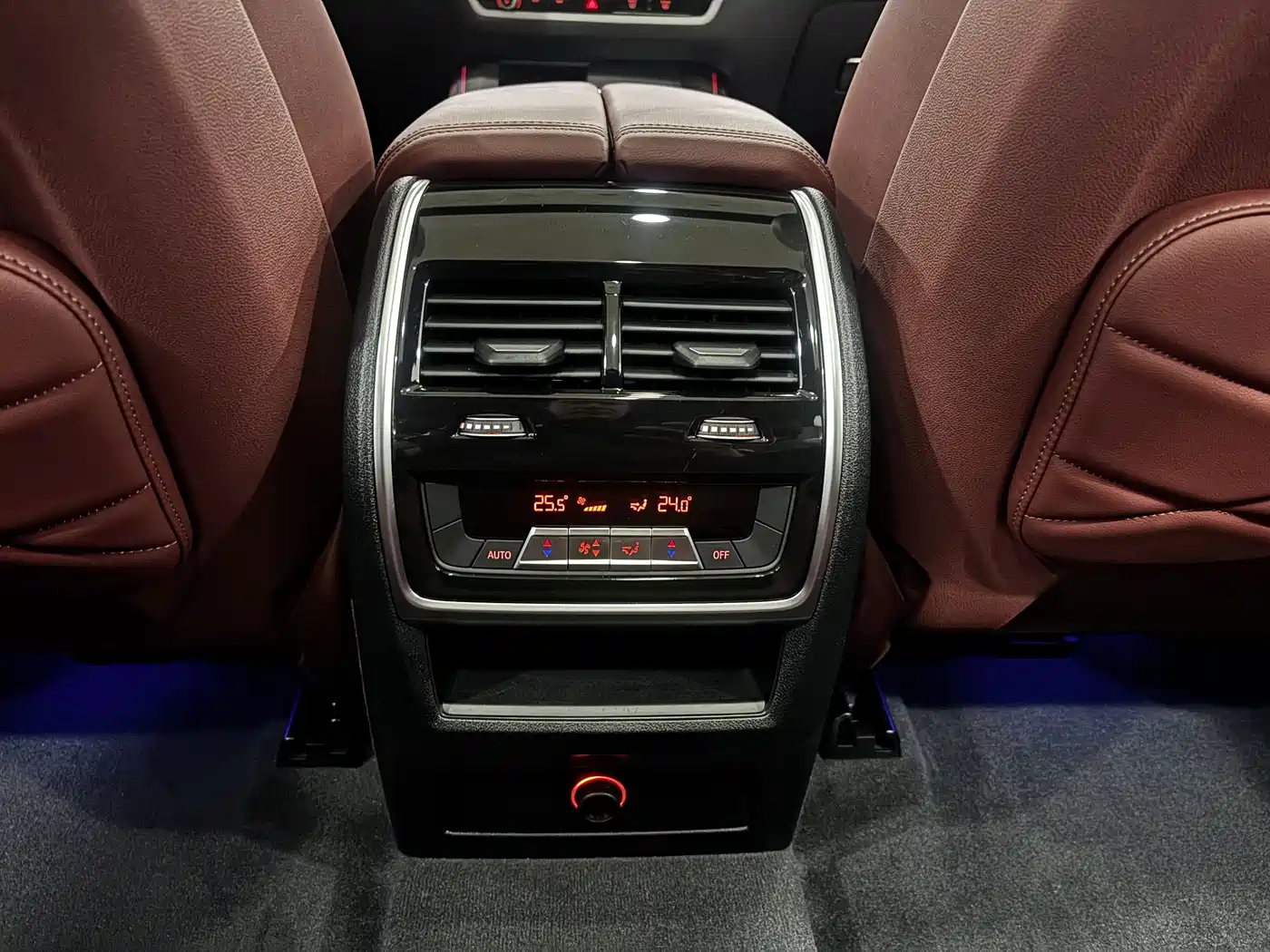 BMW X5 2025 Model xDrive 40Li M Sport Blackout Package фото 21